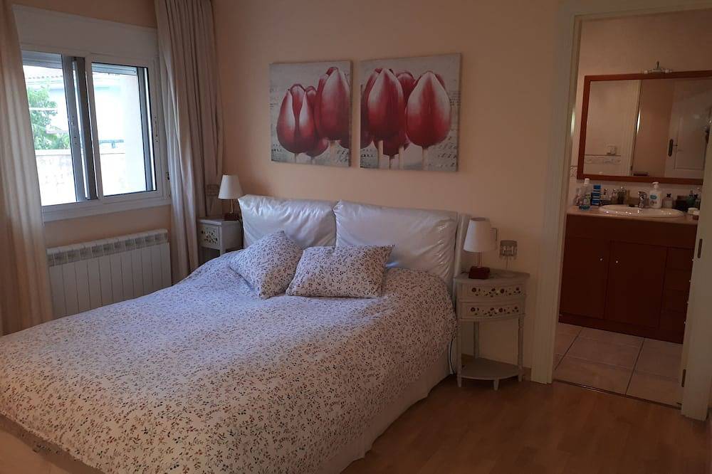Nice And Quiet Villa, Private Pool, Bbq, A/C, Near The Beach in Vandellòs i l'Hospitalet de l'Infant, Costa Dorada