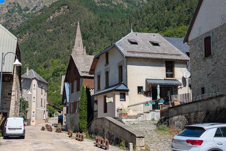 Gîte pour 6 personnes, avec terrasse à Valjouffrey