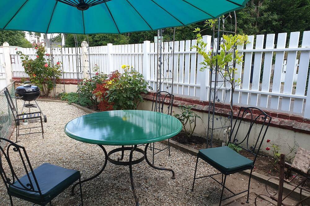 House 200m beach between board and Hippodrome Deauville, very well located in Benerville-sur-Mer, Lisieux region