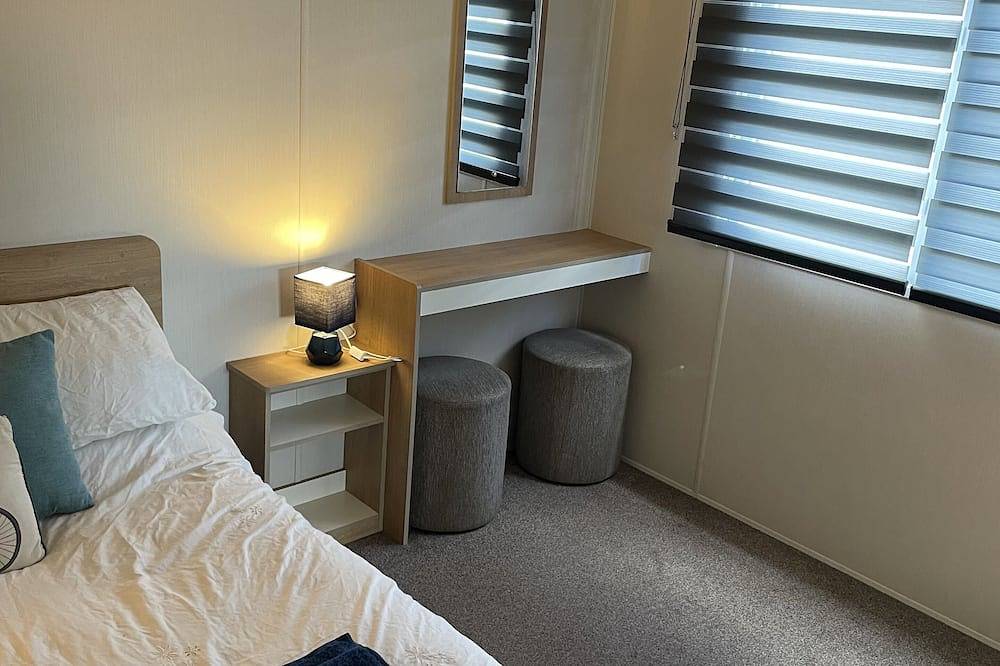 A lovely 6 berth static wales. by the beach. Close to amenities in Snowdonia