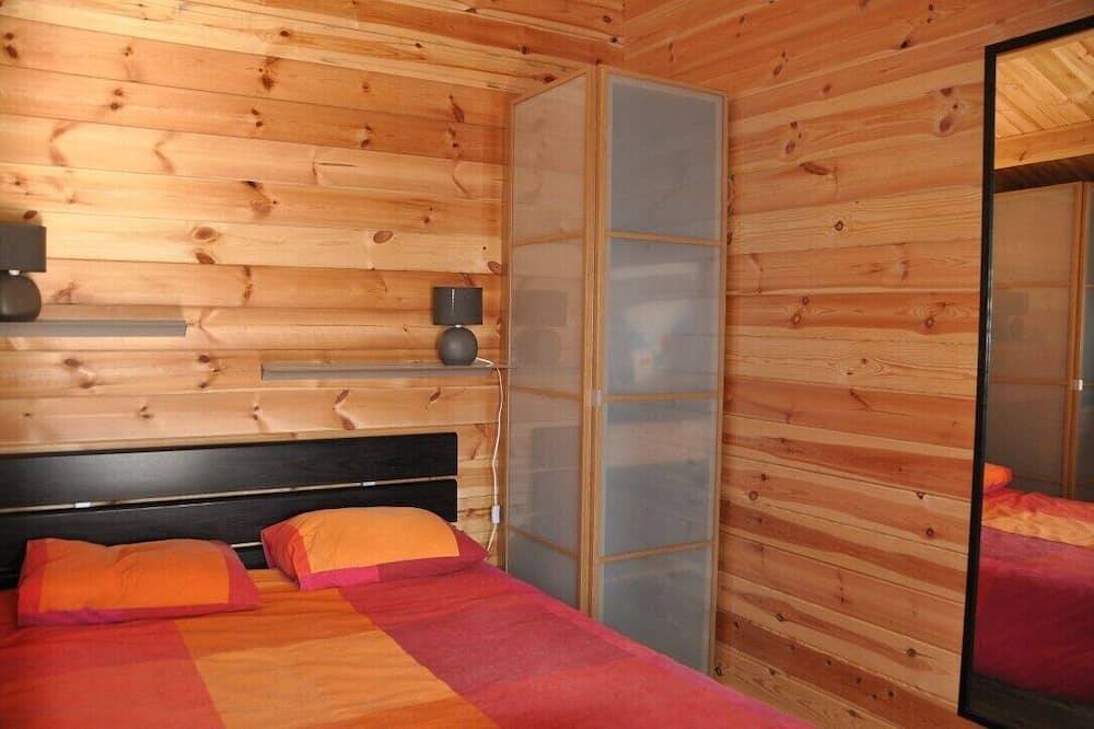 T1bis/Chalet climatisé 30m², 2 pers  piscine10x5m, terrain de pétanque. in Draguignan, Région de Draguignan