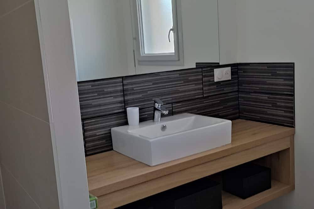 New house for 2/4 people, jacuzzi, 800m from the Sables d'Or beach, free wifi in Fréhel, Région de Dinan