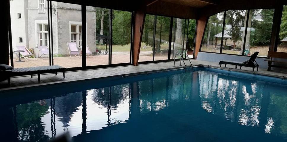 Chambre d’hôte pour 2 personnes, avec vue ainsi que piscine et jardin à Cheillé