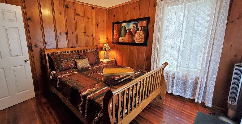 Cottage #2 with a Lake and Creek, 15 mi to Lassen Np in Shasta County