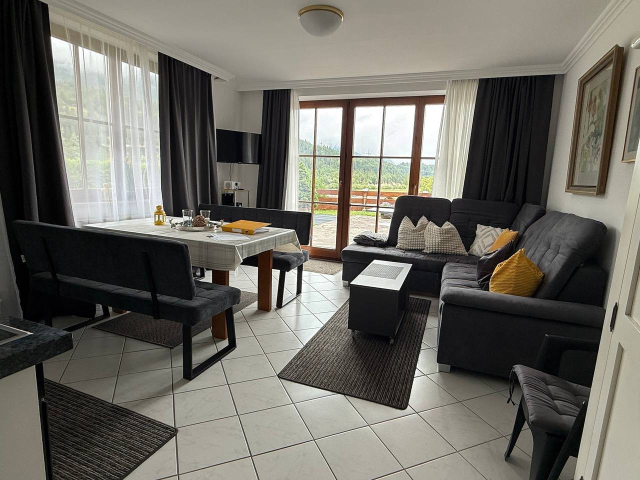 Geheel vakantieappartement, Vakantieappartement voor 4 personen met terras in Krün, Beierse Alpen