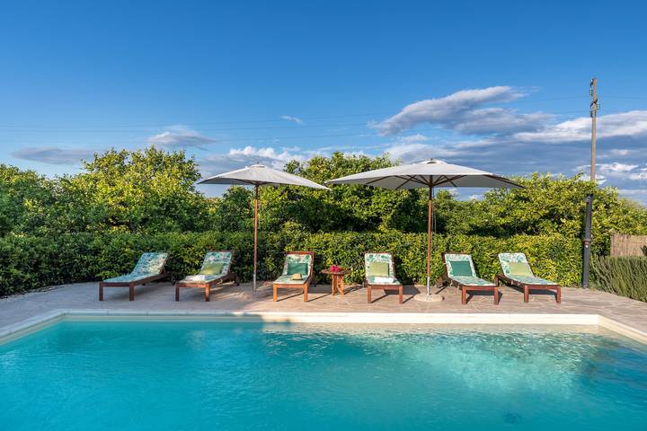 Location de vacances pour 5 personnes, avec piscine et jardin à Noto