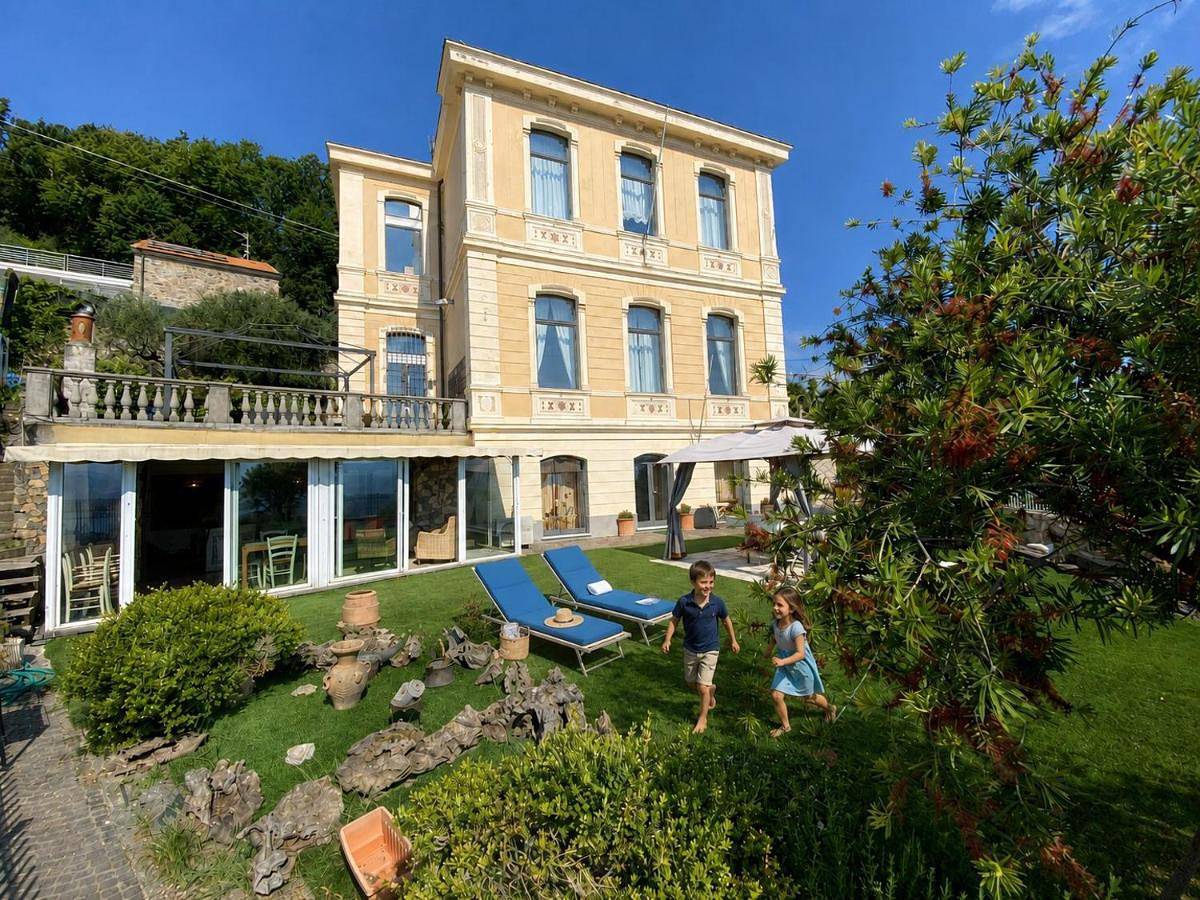 Villa le palme-Pool, garden, terrace & sea view in Costa di Murlo, La Spezia