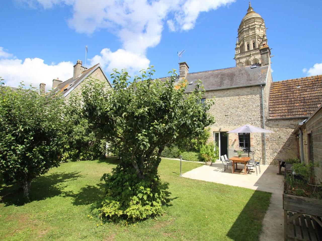 Casa elegante renovada, 2 habitaciones, jardín cerrado en Sainte-Marie-du-Mont in Sainte-Marie-du-Mont, Región de Cherbourg