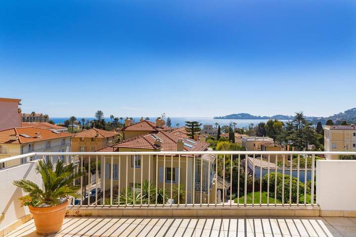 Location de vacances pour 16 personnes, avec jardin ainsi que vue et piscine, animaux acceptés à Beaulieu-sur-Mer - 4