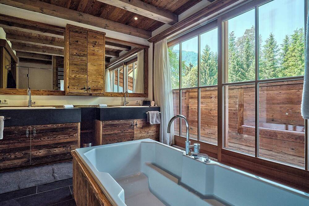 Ultra-Luxe Ski Chalet - Private Pools, Sauna, Theater, Gym & Panoramic Views in Jochberg, Bezirk Kitzbühel (stad)