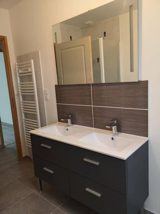 Appartement entier, Three-Bedroom Apartment in Pontpoint, Oise