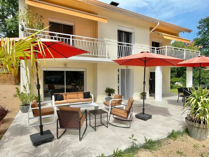 Location de vacances pour 10 personnes, avec piscine ainsi que jacuzzi et balcon dans La Chapelle-de-la-Tour - 3