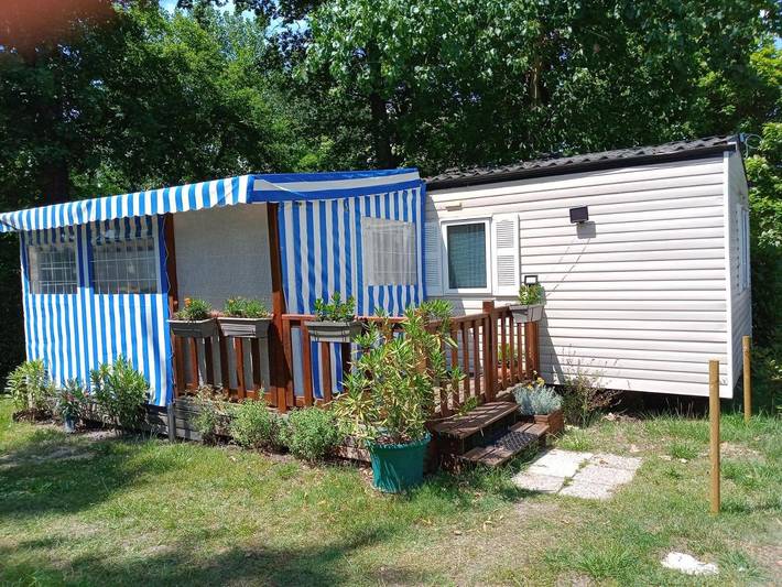 Camping pour 4 personnes, avec piscine ainsi que vue et jardin, adapté aux familles