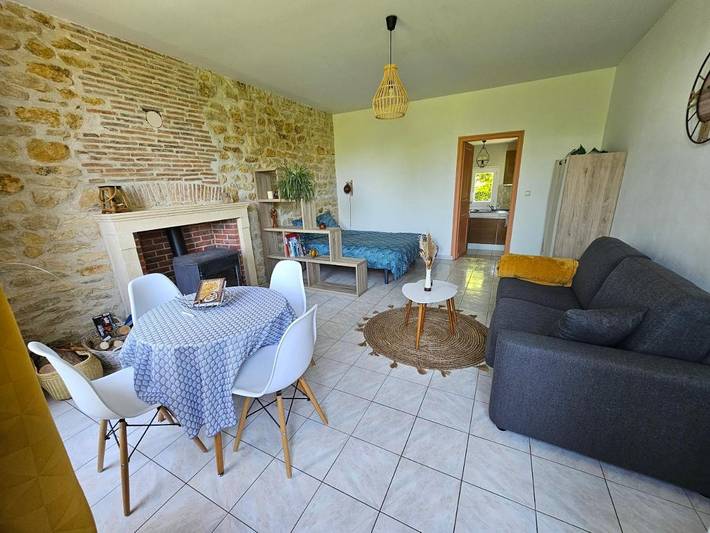 Location de vacances pour 4 personnes, avec Terrasse ainsi que Jardin et Vue à Thaumiers