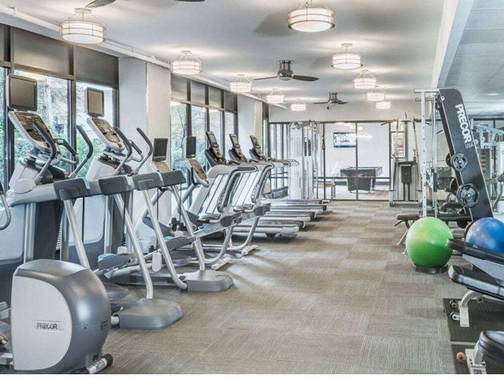 Ganze Wohnung, Bright Clarendon 1Br w/ W/D & Gym, across street from Wf, by Blueground in Arlington (VA), Arlington County