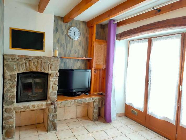 Location de vacances pour 5 personnes, avec vue et terrasse à Vic-le-Comte - 4