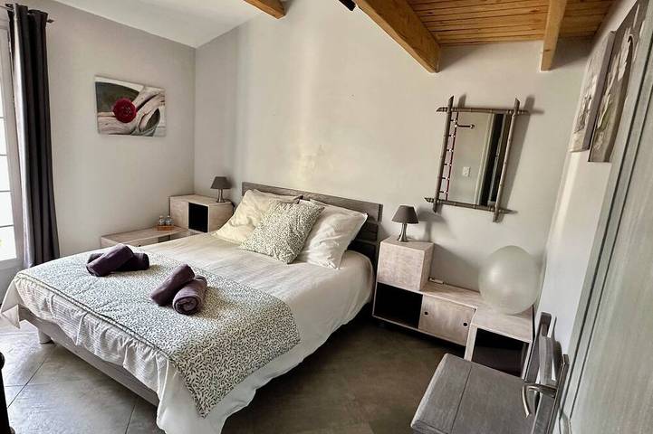 Large family home, swimming pool, jacuzzi, pool house, boules court in Châteauneuf-Grasse, Mittelmeerküste (Frankreich)