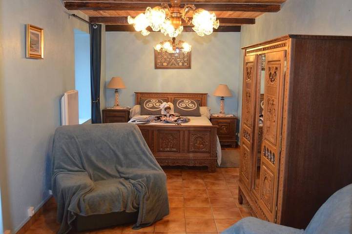 Gîte pour 2 personnes, avec jardin à Cast - 2