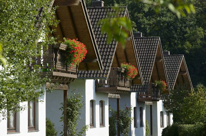 Ferienhaus für 6 Personen, mit Terrasse und Pool sowie Garten und Seeblick in Eifel (Nordrhein-Westfalen)