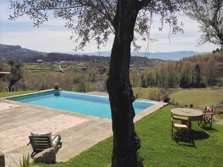 Location de vacances pour 10 personnes, avec Balcon et Terrasse ainsi que Jardin et Piscine dans Cabeceiras de Basto
