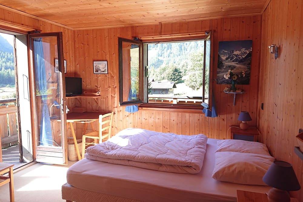 Chalet entier calme et belle vue, toutes activités montagne à 13 km de Chamonix in Vallorcine, Région de Bonneville