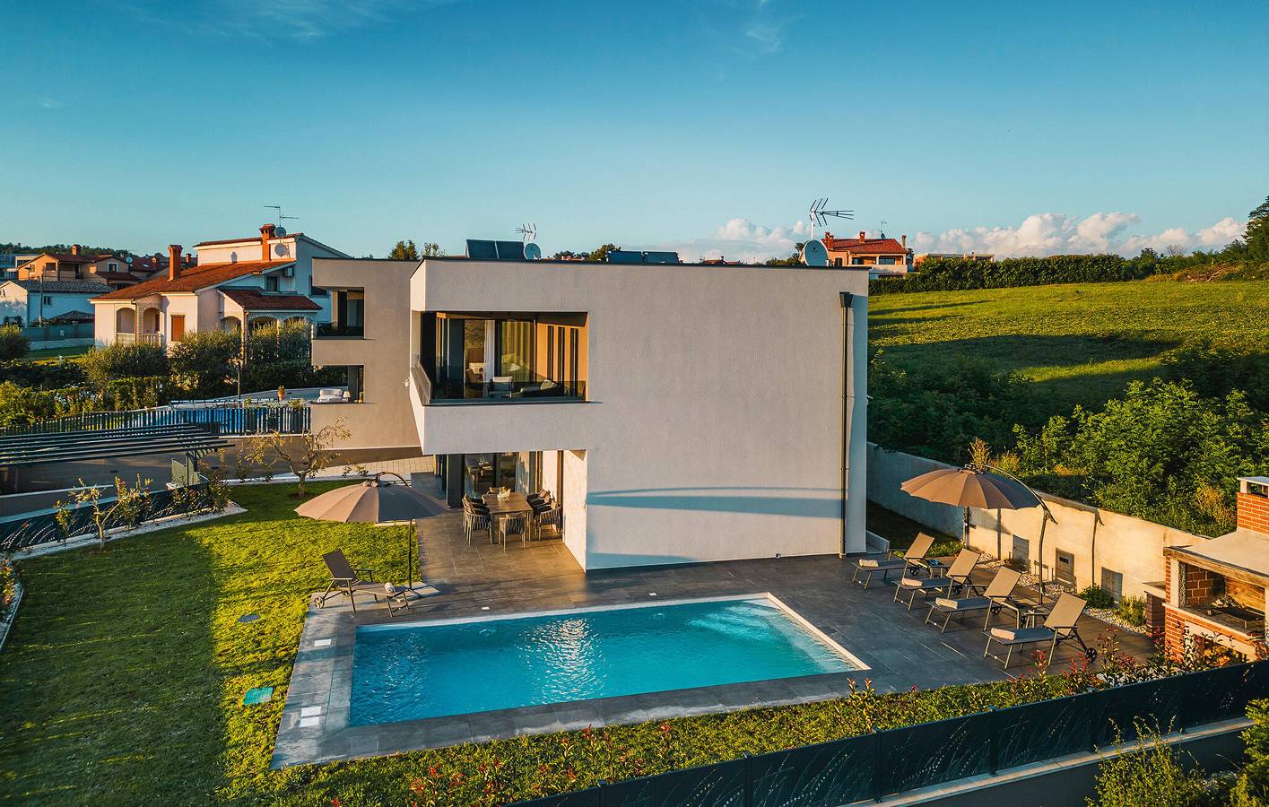 Charmante 200 m² große Wohnung mit Pool und Terrasse, 500 m von Restaurants und dem Stadtzentrum entfernt in Kastelir, Općina Kaštelir - Labinci