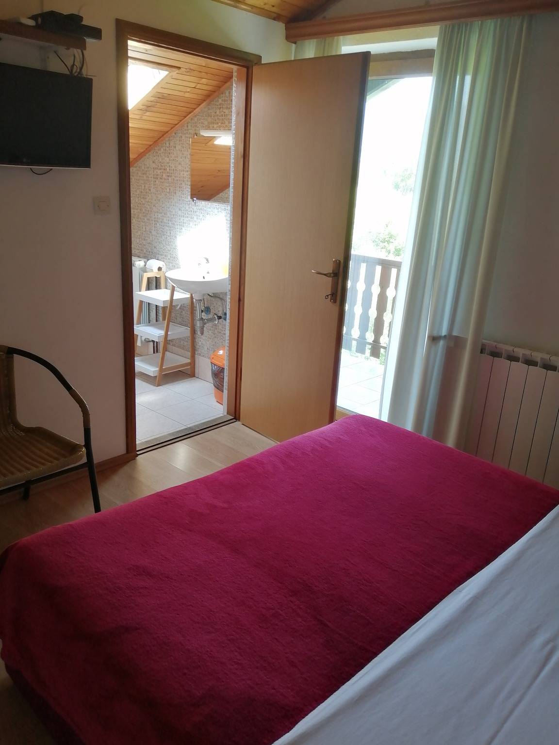 Albergo a gestione familiare per 2 persone con balcone in Smoljanac, Lika-Senj
