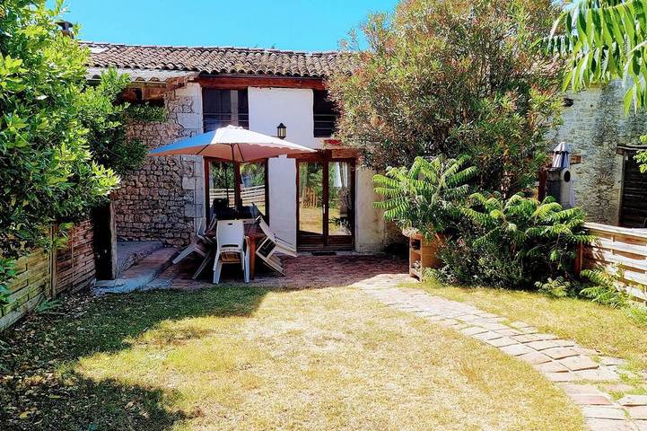 Maison de vacances pour 10 personnes, avec terrasse ainsi que jardin et piscine