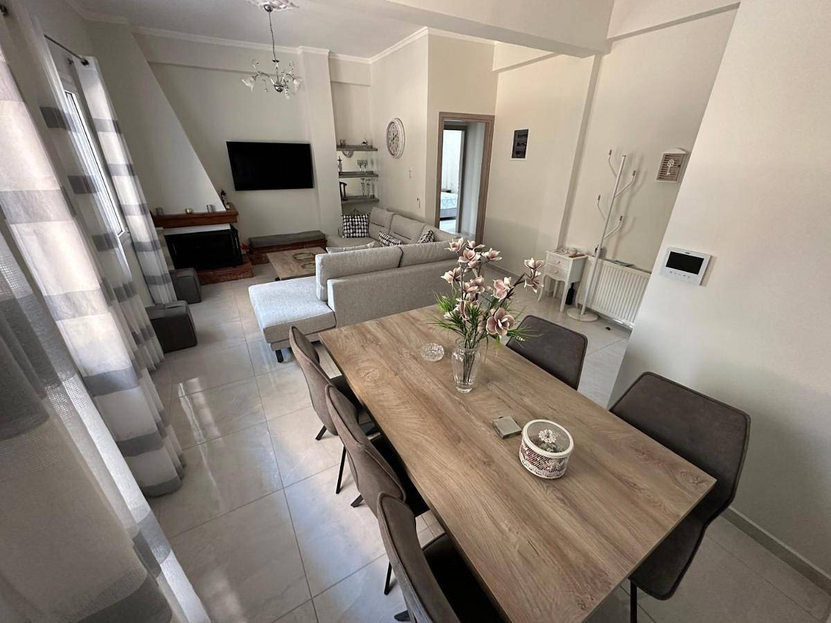 Appartement entier, Two-Bedroom Apartment in Aigio, Achaïe