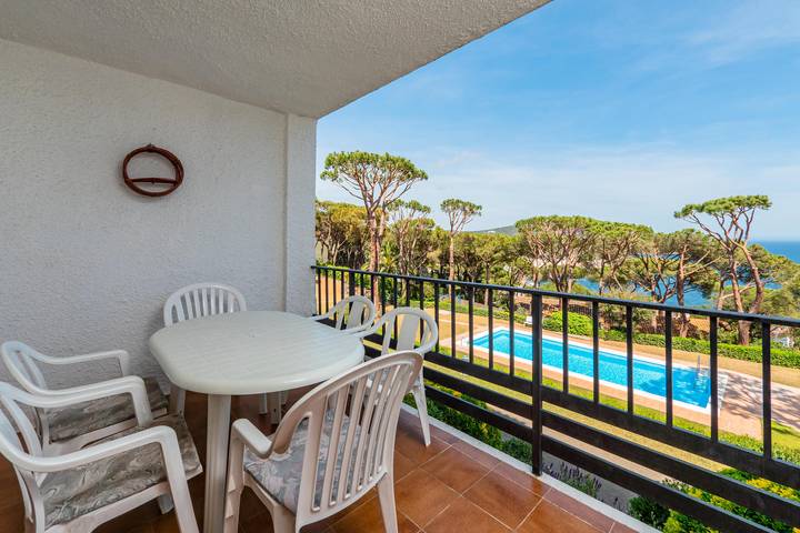 Apartamento de vacaciones para 8 personas, con terraza además de piscina y vistas al mar - 1