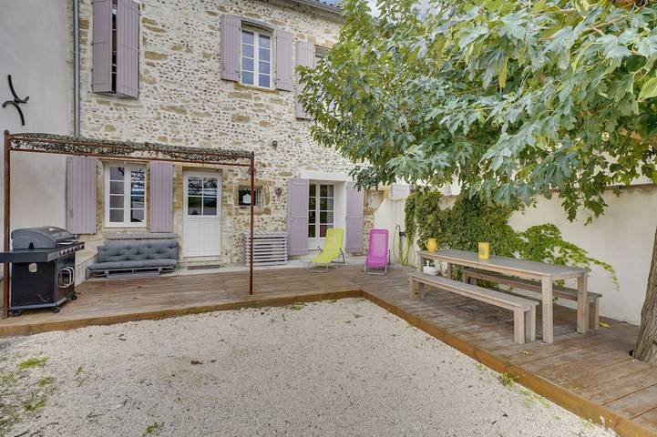 Location de vacances pour 8 personnes, avec Terrasse et Jardin à Jonquerettes