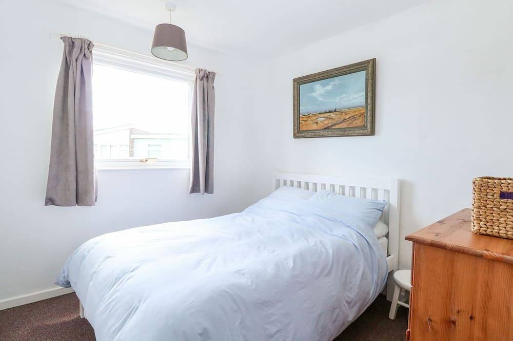 Chalet 150, pet friendly, country holiday cottage in Winterton-On-Sea in Great Yarmouth, The Broads