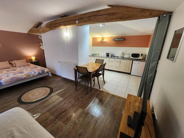 Gîte pour 4 personnes, avec jardin et terrasse à Saint-Maigrin