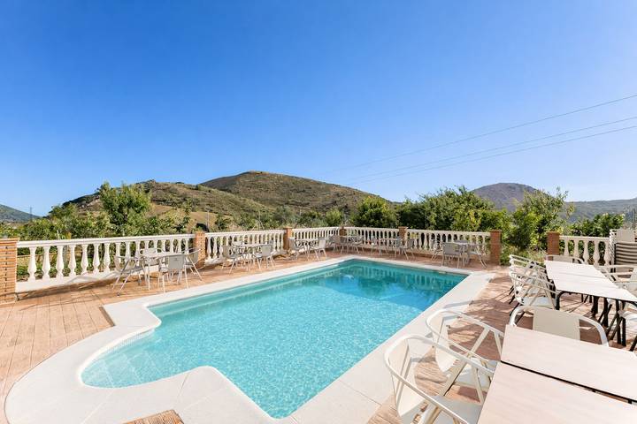 Casa rural para 16 personas, con terraza y jardín en Alcaucín - 2