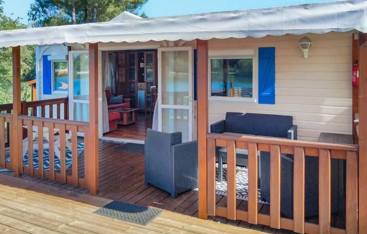 Ferienhaus für 6 Personen, mit Seeblick und Terrasse sowie Garten und Pool in Frankreich - 2