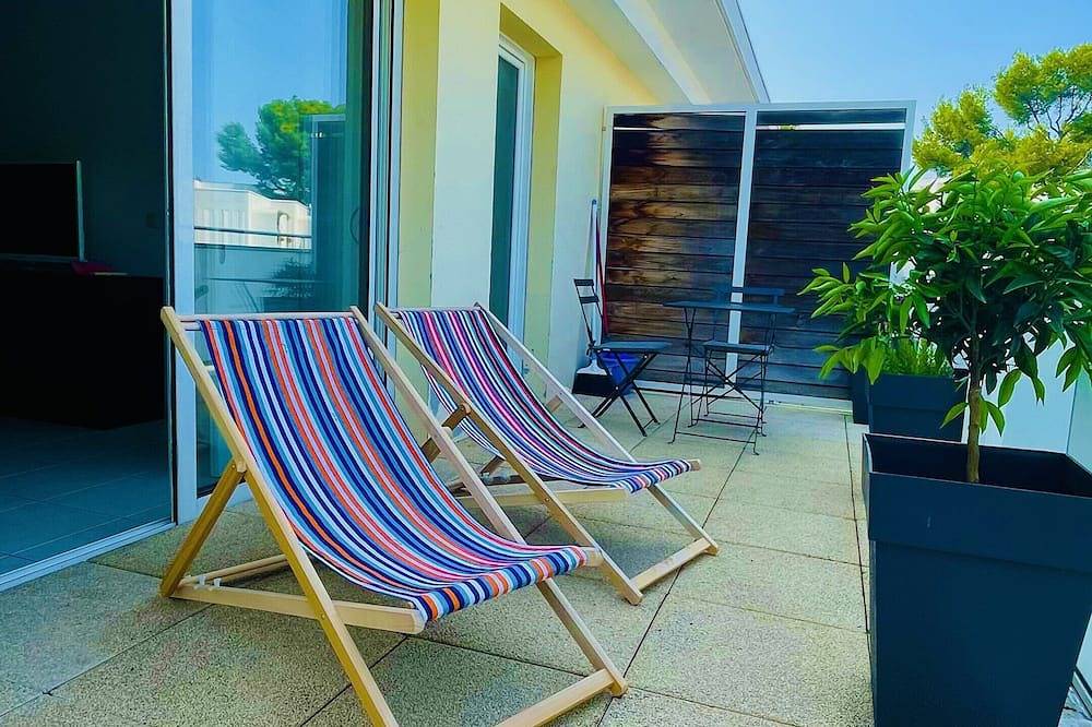 Entire apartment, Studio Terrace Air-conditioned La Ciotat in La Ciotat, Marseille region