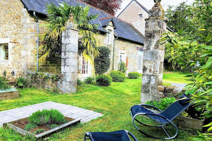 Location de vacances pour 11 personnes, avec Terrasse et Jardin à Quintin