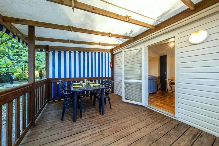 Camping pour 4 personnes, avec piscine et terrasse, animaux acceptés dans Fontenay-le-Comte