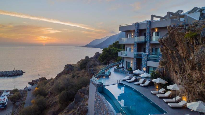 Hôtel pour 2 personnes, avec piscine ainsi que balcon et vue