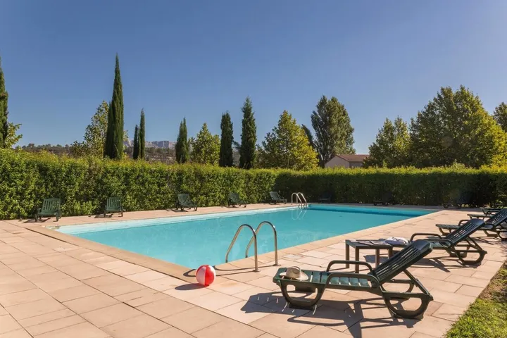 Aparthotel para 6 personas, con jardín y piscina - 1