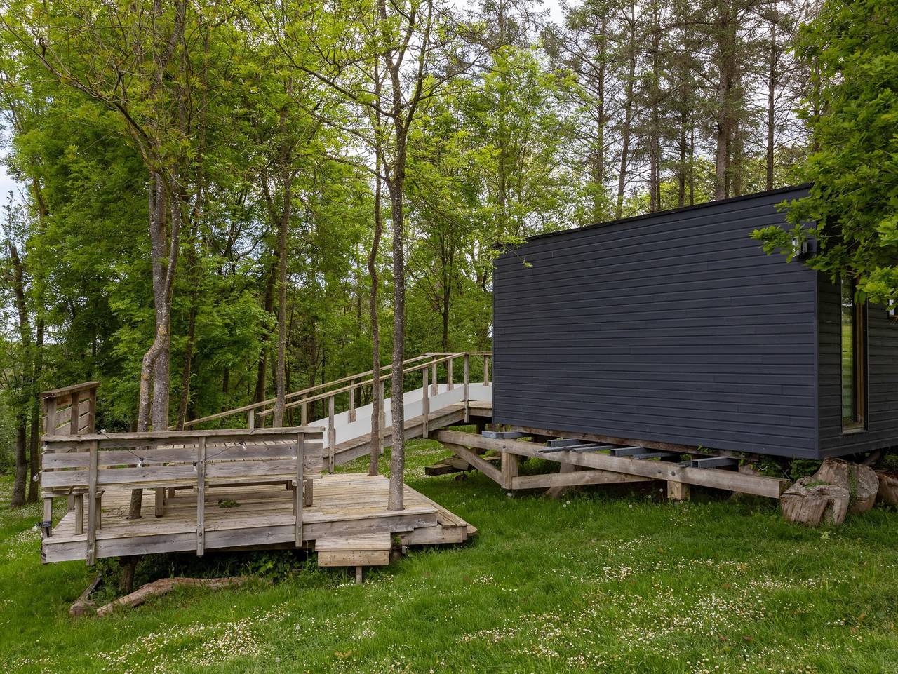 Chalet 'La Cafoutche De Minus Renovated' with Private Terrace, Shared Garden & Wi-Fi in Gommenec'h, Côtes-d'Armor