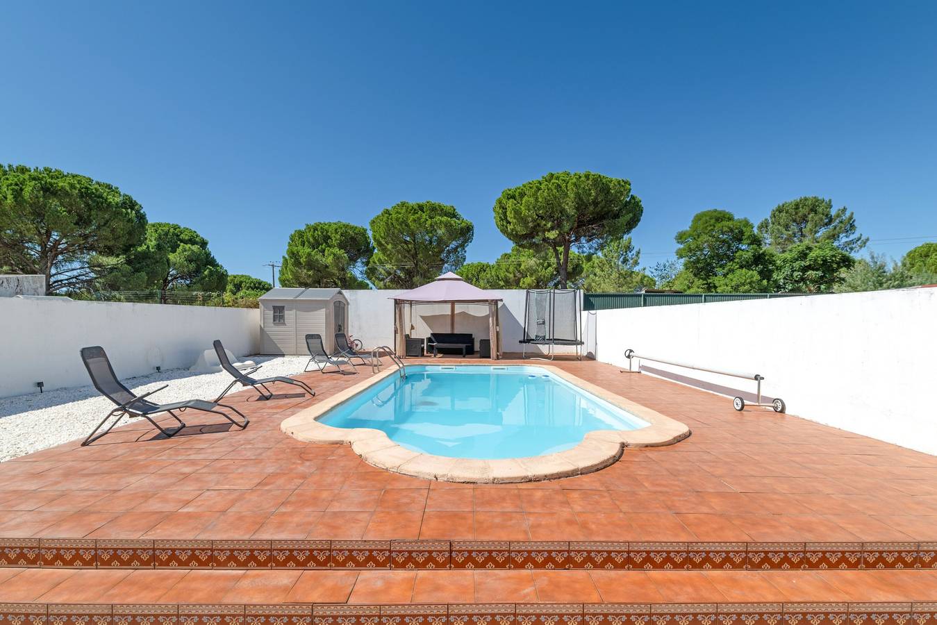 Holiday Home 'The White Villa' with Private Pool, Wi-Fi and Air Conditioning