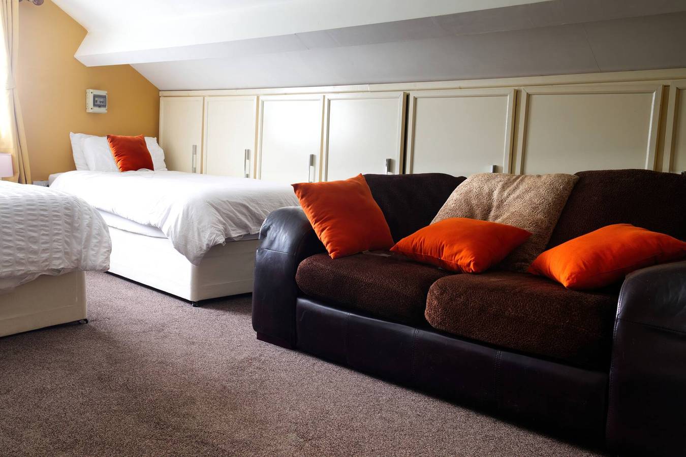 3 habitaciones individuales con cocina completa, wifi rápido, estacionamiento gratuito in Wolverhampton, Birmingham y alrededores