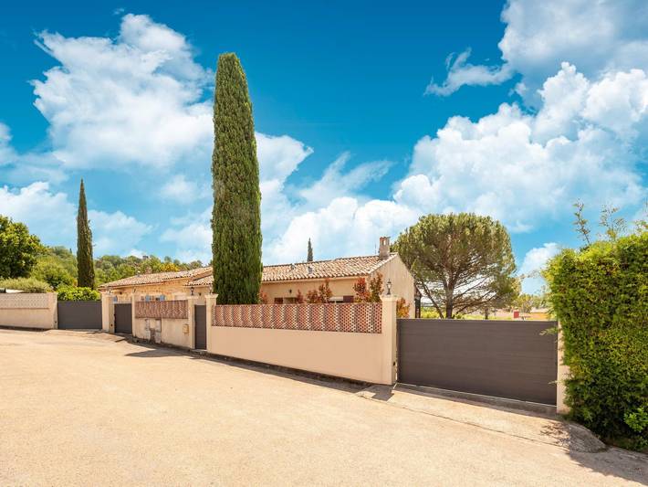 Location de vacances pour 6 personnes, avec Terrasse et Piscine à Callian - 4