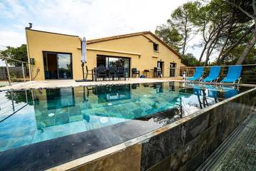 Cottage pour 8 personnes, avec jacuzzi ainsi que piscine et jardin à Saint-Bauzille-de-Montmel