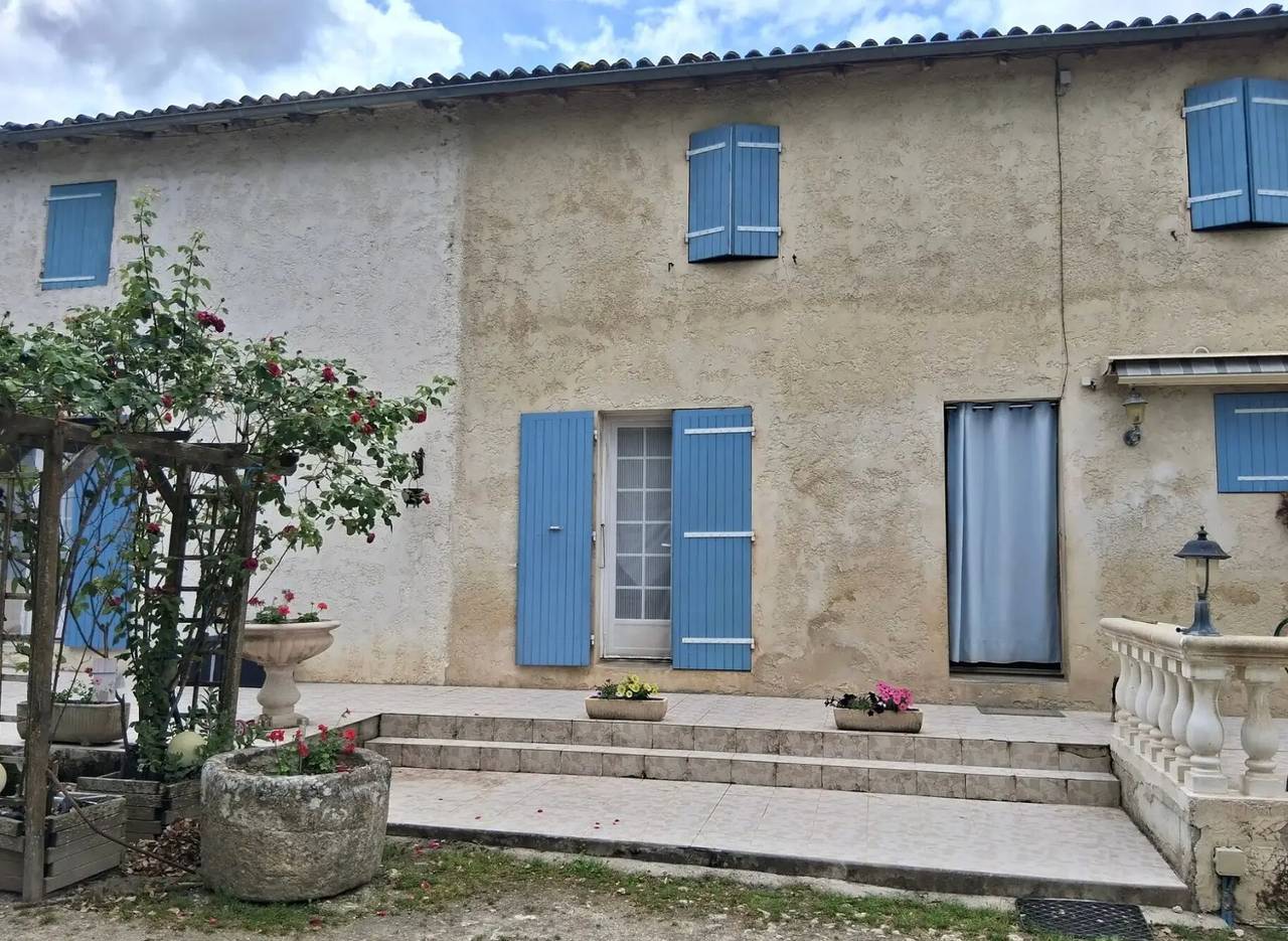 Habitación de huéspedes «Les Lauriers» con terraza y jardín compartidos, Wi-Fi in Antezant-la-Chapelle, Saint-Jean-d'Angély region