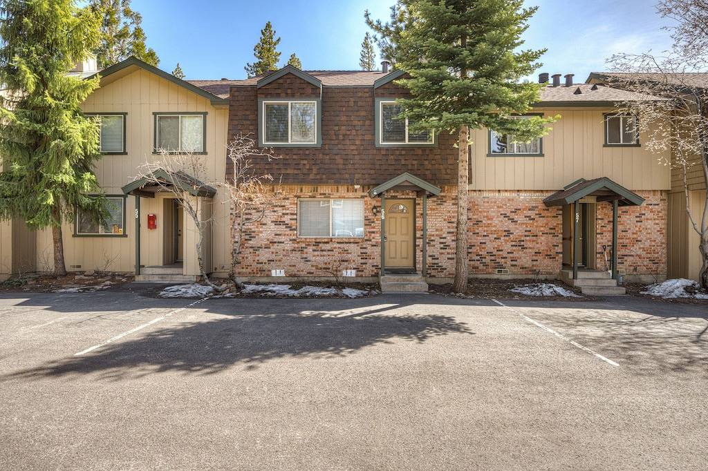 Wonderful year-round escape near skiing & lake with pool, hot tub, & deck in Dollar Point, Placer County