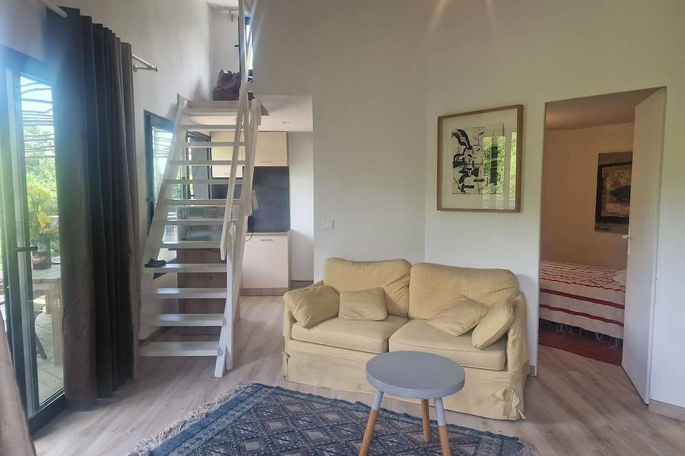 Atypical Architect-Designed House in Vence, Mittelmeerküste (Frankreich)