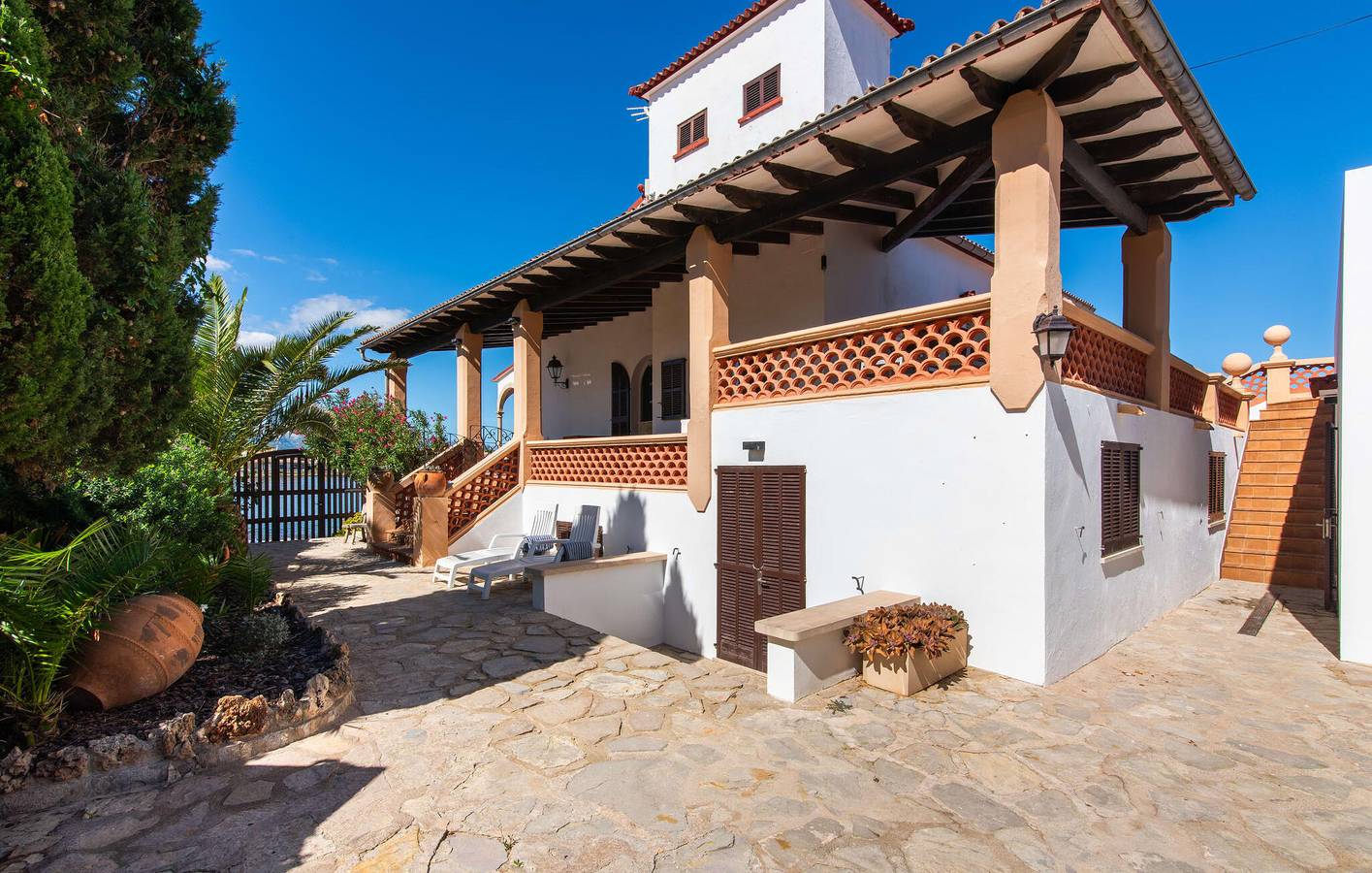 Apartment mit Meerblick, Terrasse, AC und Grill, 2 km zum Strand Can Cap de Bou in Marina Manresa, Alcúdia