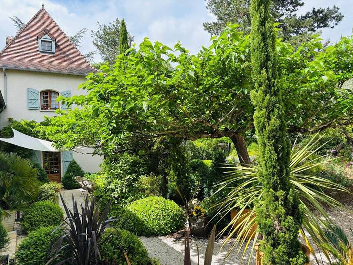 Location de vacances pour 2 personnes, avec jardin ainsi que vue et piscine à Mauvezin - 2